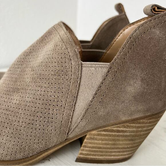 Marc Fisher Ltd taupe Dalar perforated suede ankle bootie size 6.5 - Picture 2 of 11